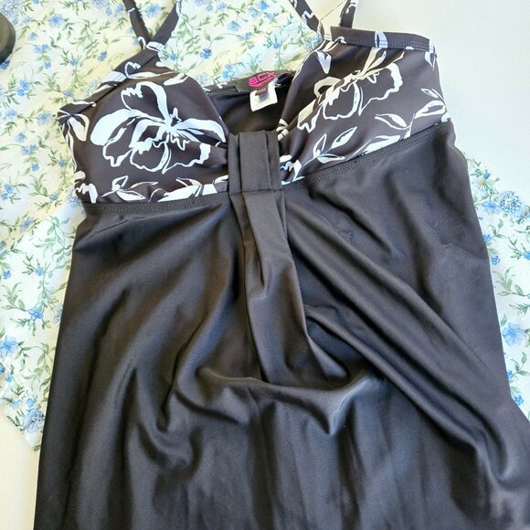 Swim top - Picture 3 of 3